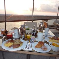 地中海を見ながら食べる朝食は最高