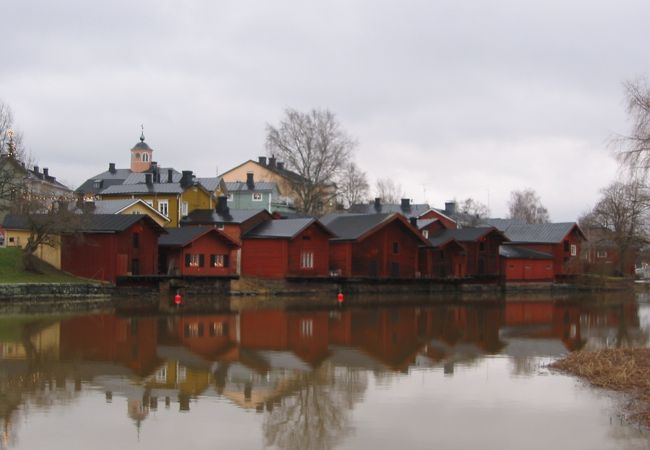 博物館と赤い倉庫群が魅力