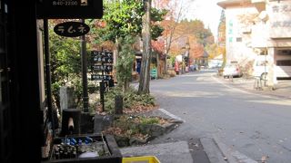 温泉街で食べ歩き。