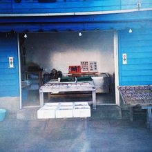 鮮魚店が並びます