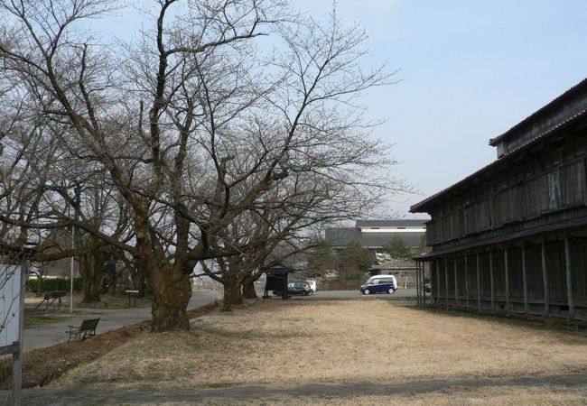 昔の農作業の様子がわかる風俗人形も見られる庄内農具館