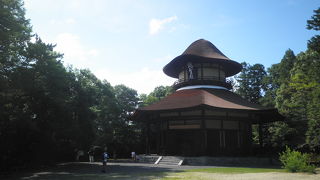 松尾芭蕉生誕300周年を記念した建物（俳聖殿）