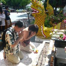 けっこう真剣にお祈り中