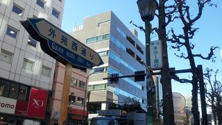 誰が呼んだか「キラー通り」。