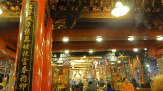 夜市の門前にあり。