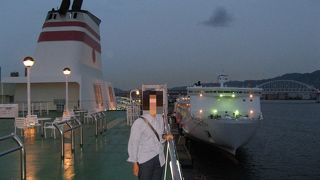 夕方、新門司港を出発し朝方神戸港に着くので大変便利