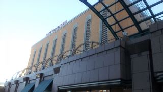 ガーデンプレイスに溶け込んでいる印象です。