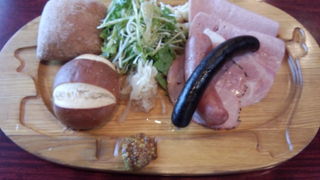 川越でドイツソーセージを味わう