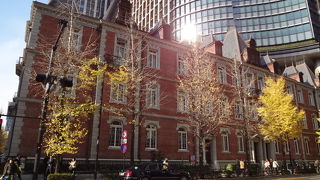 あえてクラシカルな外観を施した美術館