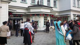 ステージ近すぎ！大衆芸能の真髄を堪能できる日本最古の芝居小屋です