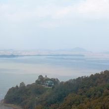 臨津江を隔てた対岸に、北朝鮮の景色がひろがる。