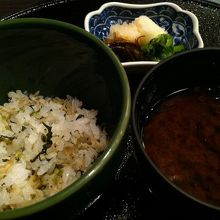 ちりめんご飯と赤だしのお味噌汁。ごちそうさまでした。