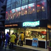 今でも行列が・・・「CINNABON 六本木店」