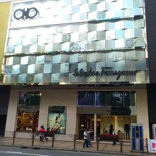 行列が少ないのですぐに入れる