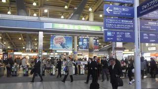 最近では東海道新幹線や京急で羽田空港へ便利な　「品川駅」