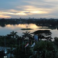 インヤ湖が広がる