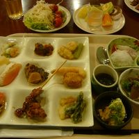 夕食のバイキング