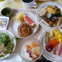朝食のバイキング