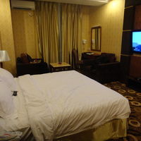 部屋は清潔で、十分な広さ