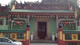 カラフルな建物で