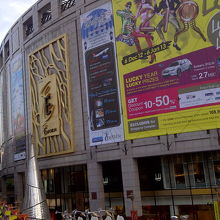 正面エントランス