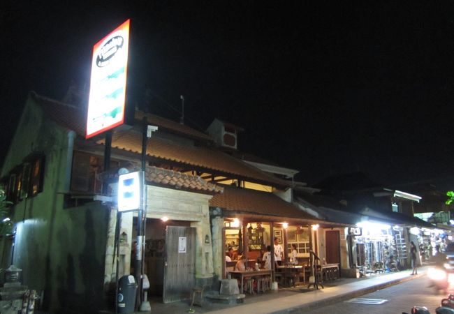 マデス ワルン (クタ店)