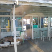 改札口付近の様子