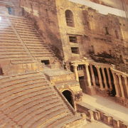 ローマ劇場では中東最大～