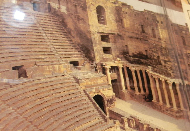 ローマ劇場では中東最大～