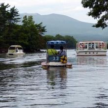 沢山の船が行きかう大沼