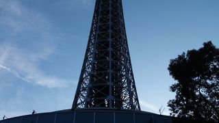 「県民優待月間」を開催中、神奈川県在住者は月毎に市町村を割り振り展望フロア入場料を半額に割引中