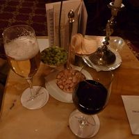 BARのワインとビール。一つ8〜10ユーロくらいでした。