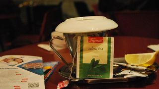 オープンテラスが素敵☆修道院と教会を見ながらカフェ