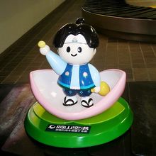 モモから生まれた“桃太郎”でした！