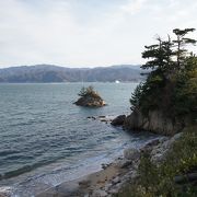 敦賀二見と呼ばれる弁天岩も見えましたが、国道からだとはるか崖の下のような場所