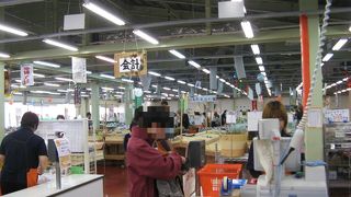 南国のフルーツや島野菜が新鮮で豊富