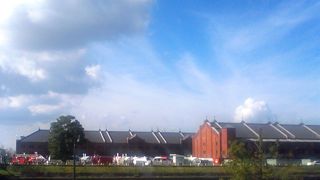 古い倉庫がショッピングゾーンに