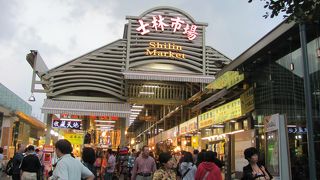 新しく、綺麗になった美食街