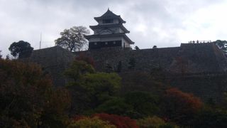 石垣が壮大でした。