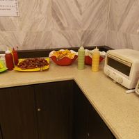 朝食の食べ物が並んでいます