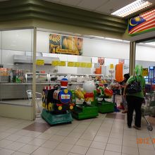 ショッピングモール地下一階