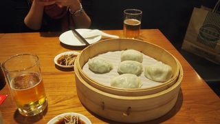 ショウロンポウの有名店であります