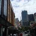 シドニー中央駅から徒歩一分。チャイナタウンのど真ん中です！