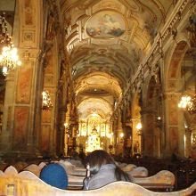 豪壮にして華麗な大聖堂内！