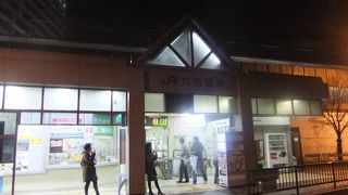 ＪＲ奈良線と市営地下鉄の乗換駅です。