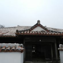 正面からみた建物