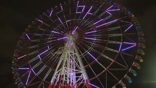 光の色も豊富で、形は次々展開するし、ムービーでも見ているような感覚です。