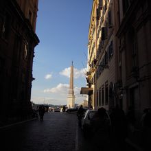 あそこでスペイン階段の上に出る