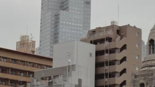 隅田川に面して建つ高層ビル