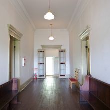 廊下も広々しています